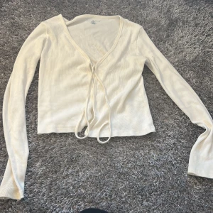 Brandy Melville kofta  - Säljs pågrund av att den bara andvänd en gång 