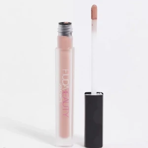 Läppstift  - Läppstift endast testad på handen och säljs pga att de inte var min färg. Färgen heter Crush och är så fin. Inget fast pris❤️ ord pris 300-400kr
