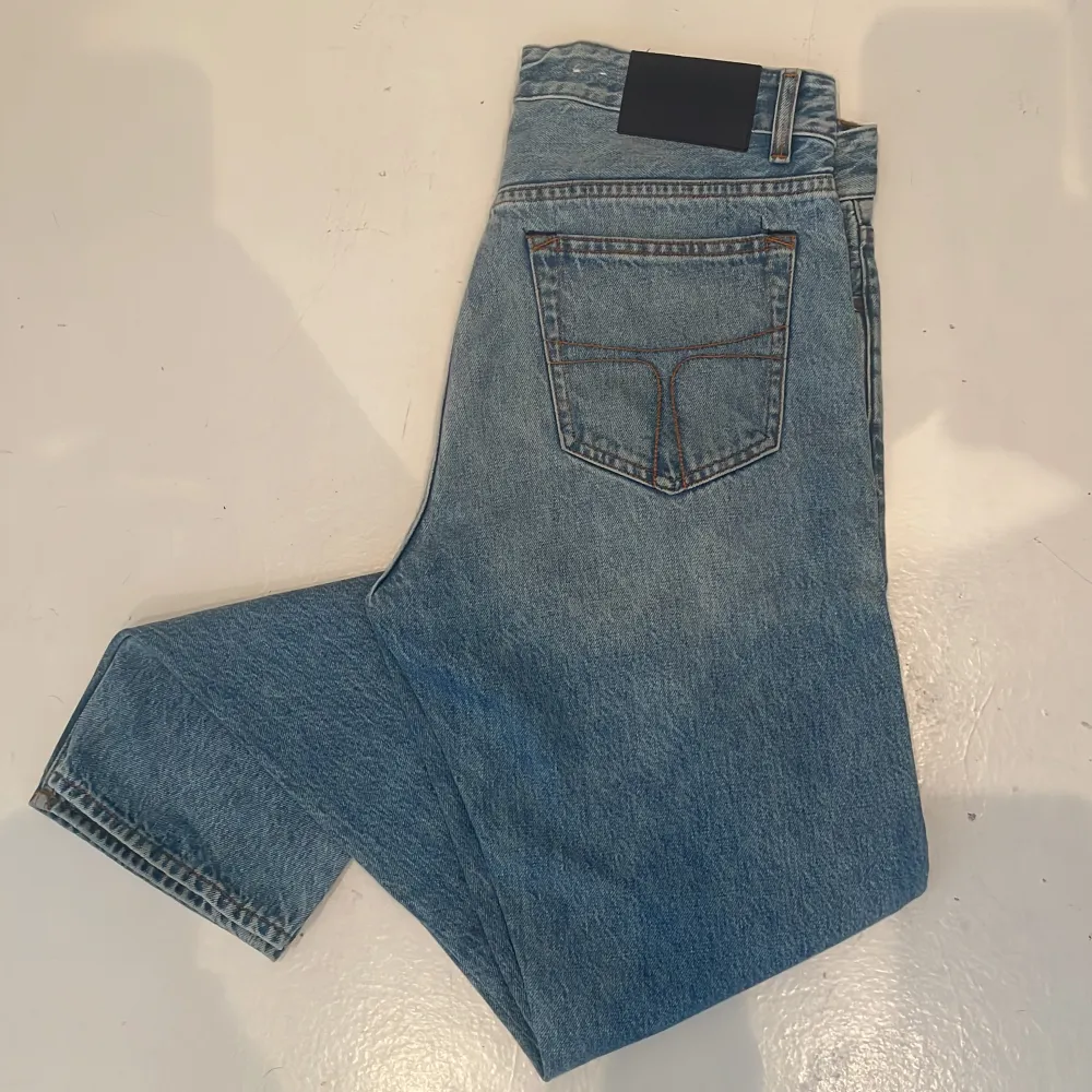 Säljer ett par tiger of sweden jeans i stl 31/32 som är i toppskick. Dem är använda max två gånger. Köpta för inte så länge sedan. Nypris: 1400. Mitt Pris 600 kr. Bara hör av er om ni har frågor!!. Jeans & Byxor.