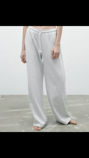 Zara mjukisbyxor - Mjukisbyxor från Zara, endast använda två gånger.