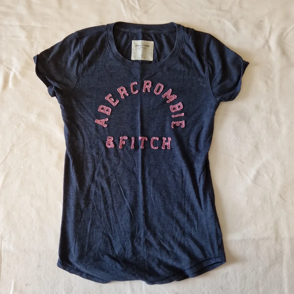 Fin t-shirt från Abercrombie & Fitch. Storlek xS. T-shirts.