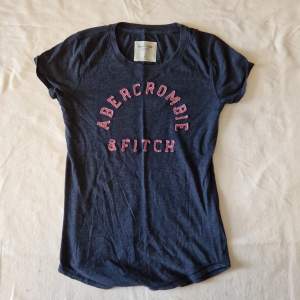 Fin t-shirt från Abercrombie & Fitch. Storlek xS