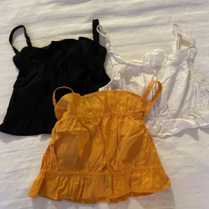Toppar - 3 stycken toppar i olika färger från H&M💕Köp alla för 100kr💕