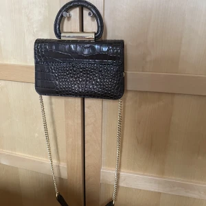 Trendig & Other Stories väska - Supersnygg brun & Other Stories väska i väldigt bra skick💗💗💗