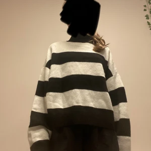 Tjock tröja 🫶🏻 - Det är en jätte fin tjock tröja som är bra om man fryser 