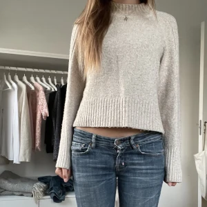 Stickad tröja  - Jättemysig stickad tröja som inte används längre, perfekt nu till hösten💞 