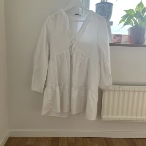 Vit klänning från Zara - Vit klänning från zara
