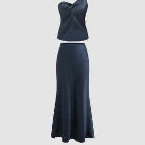 Siden sett med långkjol - Aldrig använt med lappar kvar , nypris 350kr