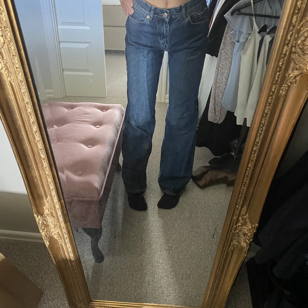 Ett par wide leg jeans från junkyard. Användna endast 1 gång. Ordinarie pris: 499kr. Säljer dem eftersom de är för stora för mig som brukar ha 24. Bara att skicka för fler bilder. Pris kan diskuteras.. Jeans & Byxor.
