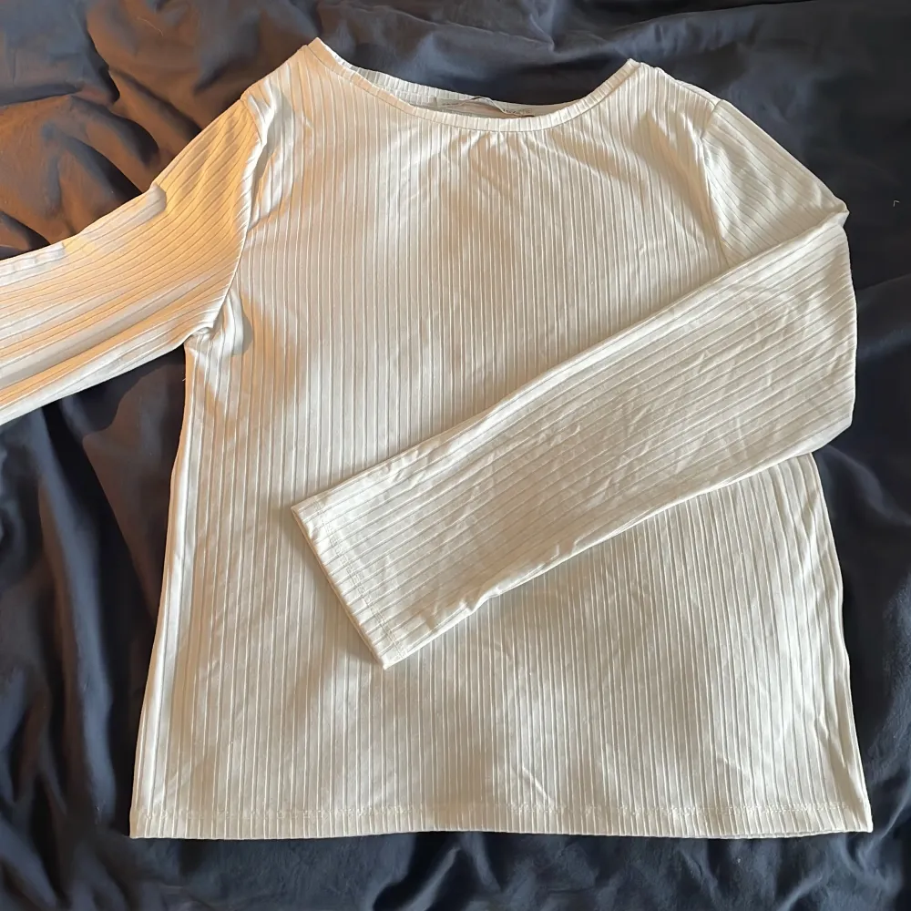 Basic tröja från lager 157! Super fin😍 Kommer tyvärr inte till användning för mig. Aldrig använd! . Tröjor & Koftor.