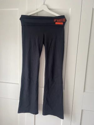 Byxor från pink - så fina lågmidjade yoga pants från pink