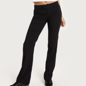 Low waist suit pant - Lågmidjade kostymbyxor från Nelly. Inte använda endast provade.