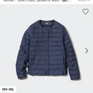 Uniqlo jacka  - Mörkblå uniqlo jacka knappt anständig storlek m!!