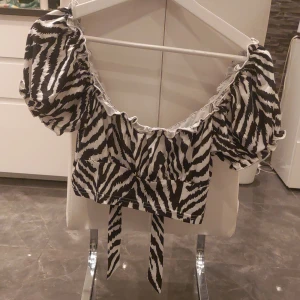 Topp - Topp med knut vakom i storlek S