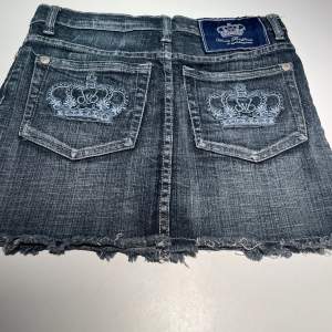 Jättfin jeans kjol från Victoria Beckham🙌