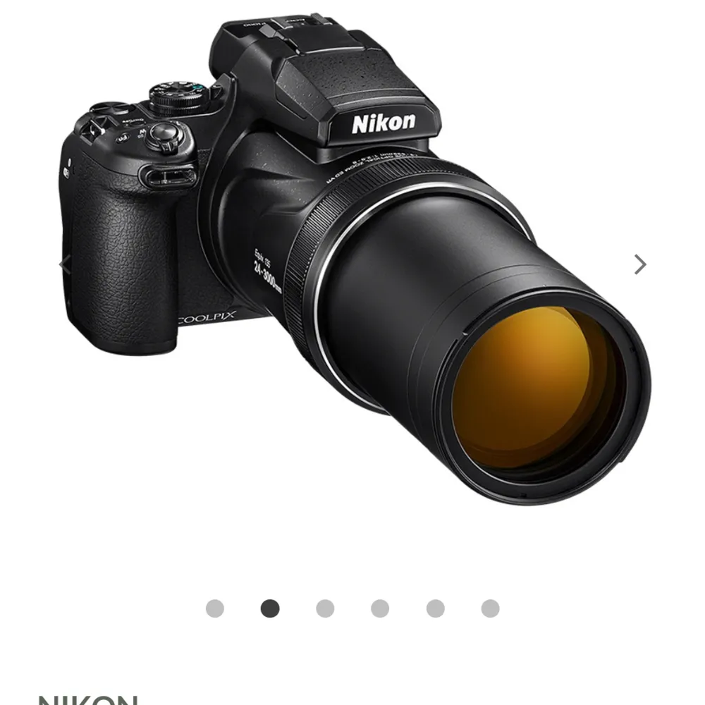Nikon Coolpix P1000 är en kompaktkamera med en extrem zoom på hela 125X. Detta ger en  Nästan helt ny, kommer med lådan. Info: brännvidd på motsvarande 24-3000 mm, så att du kan fota även de mest avlägsna objekten. Övrigt.