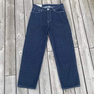 Säljer dessa loose fit jeans från HM pågrund av att dom är för små. Köpren står för frakt. Dm för frågor och mått.👌
