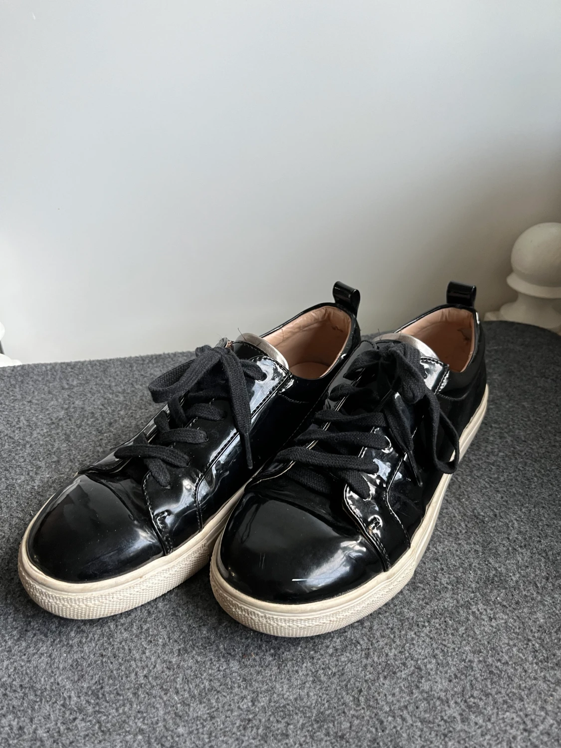 Svarta glansiga skor - 90