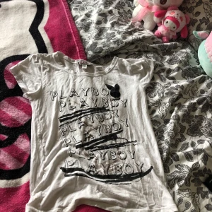 Playboy  - Säljer denna superfina playboy tröja som är jätteskön för endast 130kr 🫶🏻🫶🏻