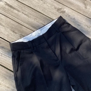 Lowrise kostymbyxor - Supertrendiga dickiesliknande kostymbyxor! Knappt använda, jättebra skick :)