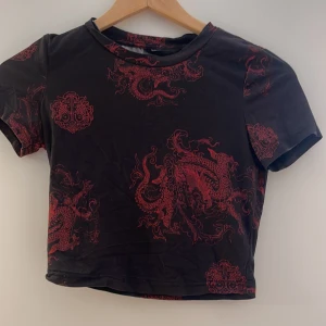 T shirt - Fraktas eller hämtas i Tyresö.