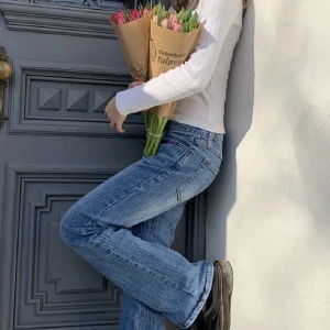 Jeans - FRI FRAKT!! Ett par supersöta lågmidjade jeans med bootcut från brandy 💕💕storlek S men har blivit uttöjda av mig 🌸 (jag brukar ha 36/38 på byxor) Skriv så skickar jag egna bilder ☺️☺️