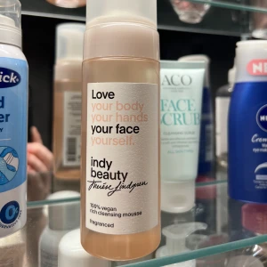 Indy beauty  - Indy beauty rengöring, passar ej min hy. Ganska mycket kvar. 40kr + frakt. Säljer en helt ny också!