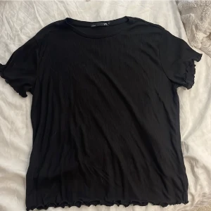 T-shirt  - Svart T-shirt 