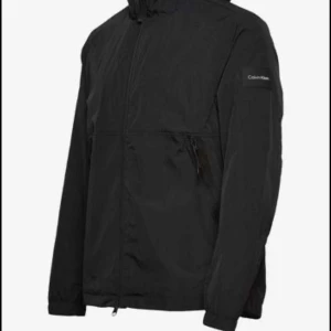 Calvin Klein jacka - Köpt för 1100 oanvänd 
