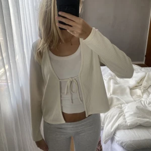 Hm topp - Topp från hm som man knyter i storlek M men passar en s också