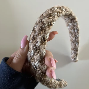 Diadem  - Säljer mitt jättefina diadem som passar till alla outfits 