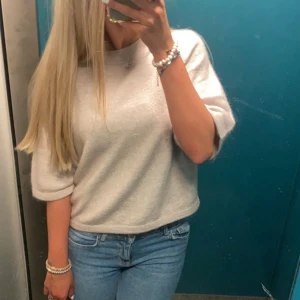 Stickad tröja - Säljer min Alpacka tröja från The other stories då den ej kommer till användning❤️ ny skick!