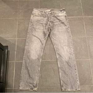 Weekday jeans  Helt nya, använda fåtal gånger, skick 10/10  Kom med prisförslag