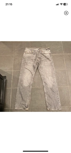 Weekday jeans  - Weekday jeans  Helt nya, använda fåtal gånger, skick 10/10  Kom med prisförslag