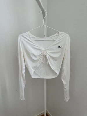 Träningströja ICIW - Cropped tröja från Icaniwill med åtdragsbar funktion framtill, superfin!💞