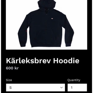 Hov1 hoodie - Svart hov1 hoodie ”kärleksbrev”. Den har ett kärleksbrev på bröstet & även en röd krona på ena ärmen! Är i fint skick! Storlek small.💌 från släppet 2018♥️