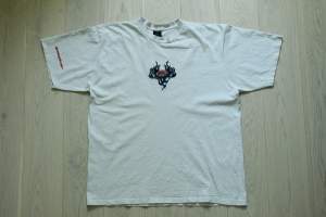 90s Quiksilver T-shirt Små fläckar förekommer på framsidan av tröjan (se bild 3)