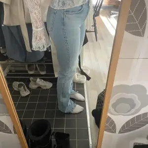 Bootcut jeans med split 