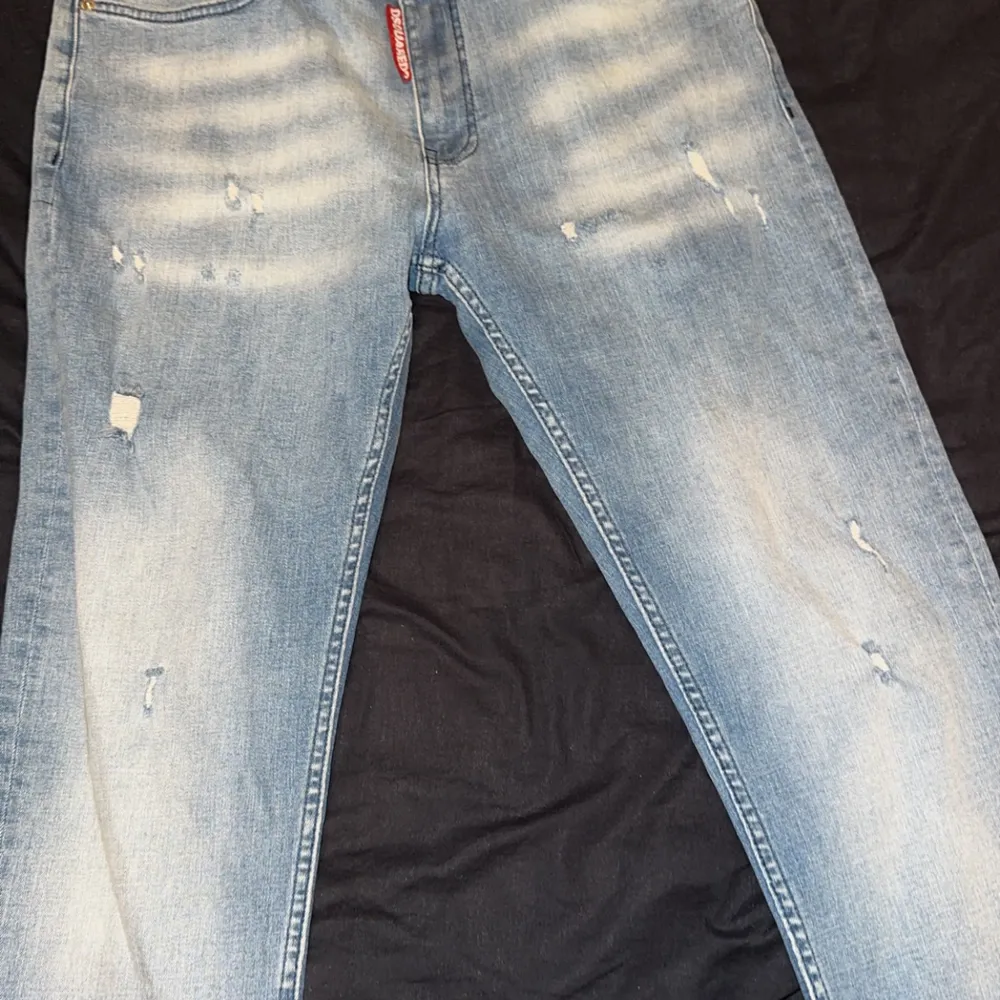 2 olika par dsq2 jeans 500 för en båda för 800kr. Jeans & Byxor.