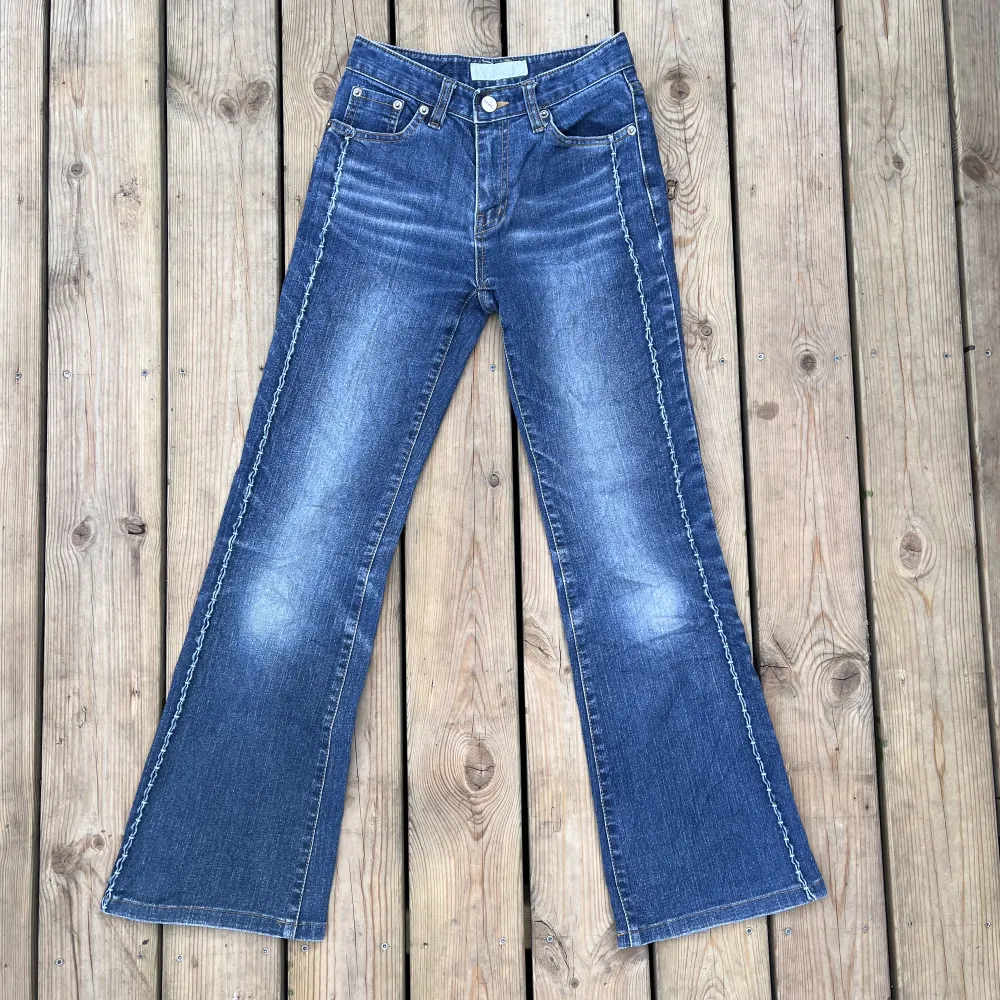 Fina jeans men fin wash Midjemått 30cm Innerbens längden 68cm Ytterbenslängd 90cm. Jeans & Byxor.