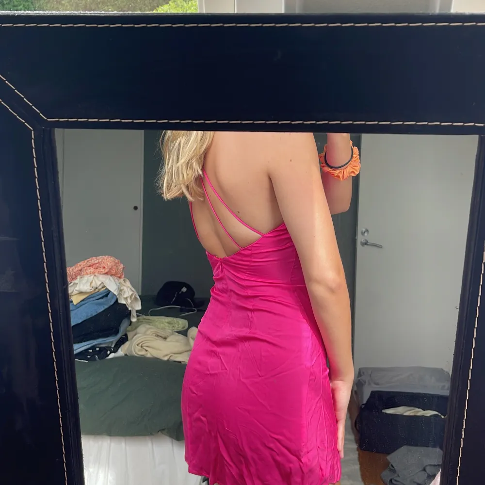 Rosa klänning 🫶🏻 storlek xs 🫶🏻 hm 🫶🏻 jag är 170. Klänningar.