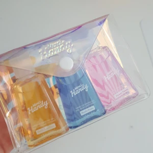 Doftande och fräscha handspritfkaskor! - Smidiga och gulliga små handspritfkaskor! Underbara dofter och helt oanvända! Kontakta vid intresse, pris och frakt 👍💗🤗