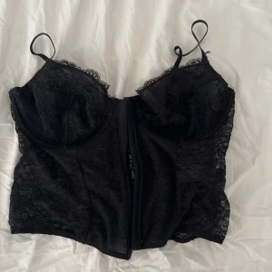 Korsett - topp 🖤 - Superfin korsett som används  fåtalgånger!