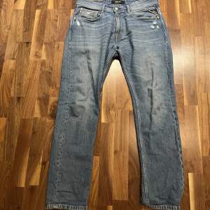 Replay jeans i en Straight passform, storlek 32 