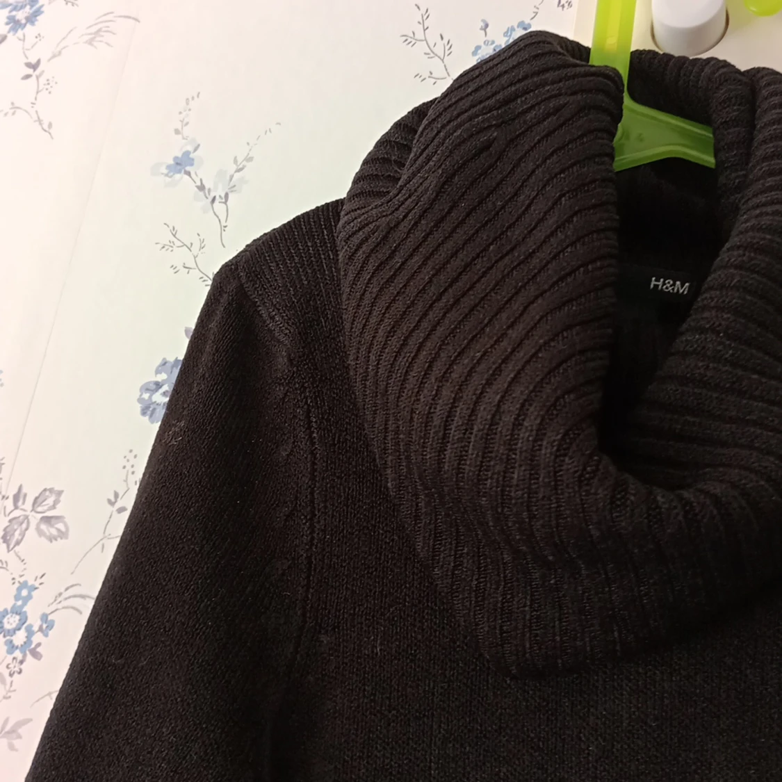 Svart tjock tröja med krage - 90