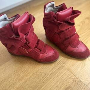 Isabel marant sneakers så fina röda i storlek 39❤️