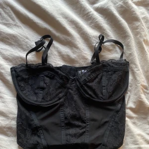 Korsett topp - Fint linne från H&M som jag säljer då den inte passade i bysten🫶