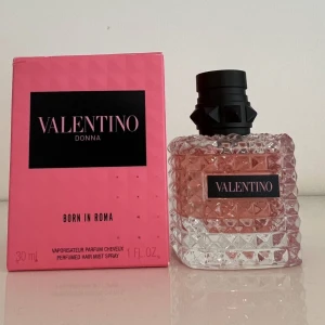 Parfym Valentino  - Köpt på kicks ändats test sprayad helt ny, 30 ml. Priset kommer inte sänkas respektera mitt pris! 