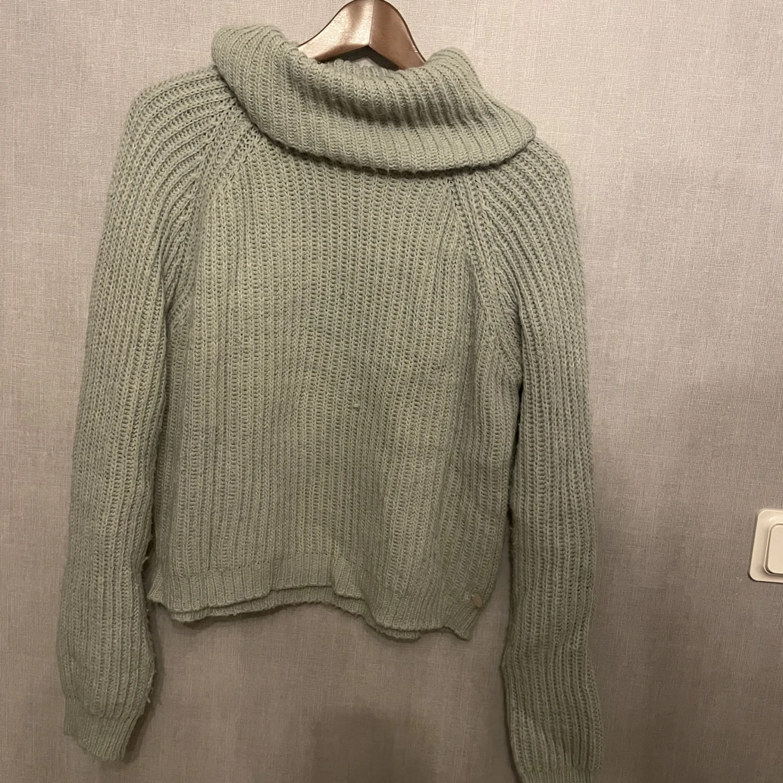 Ljus grön stickad tröja