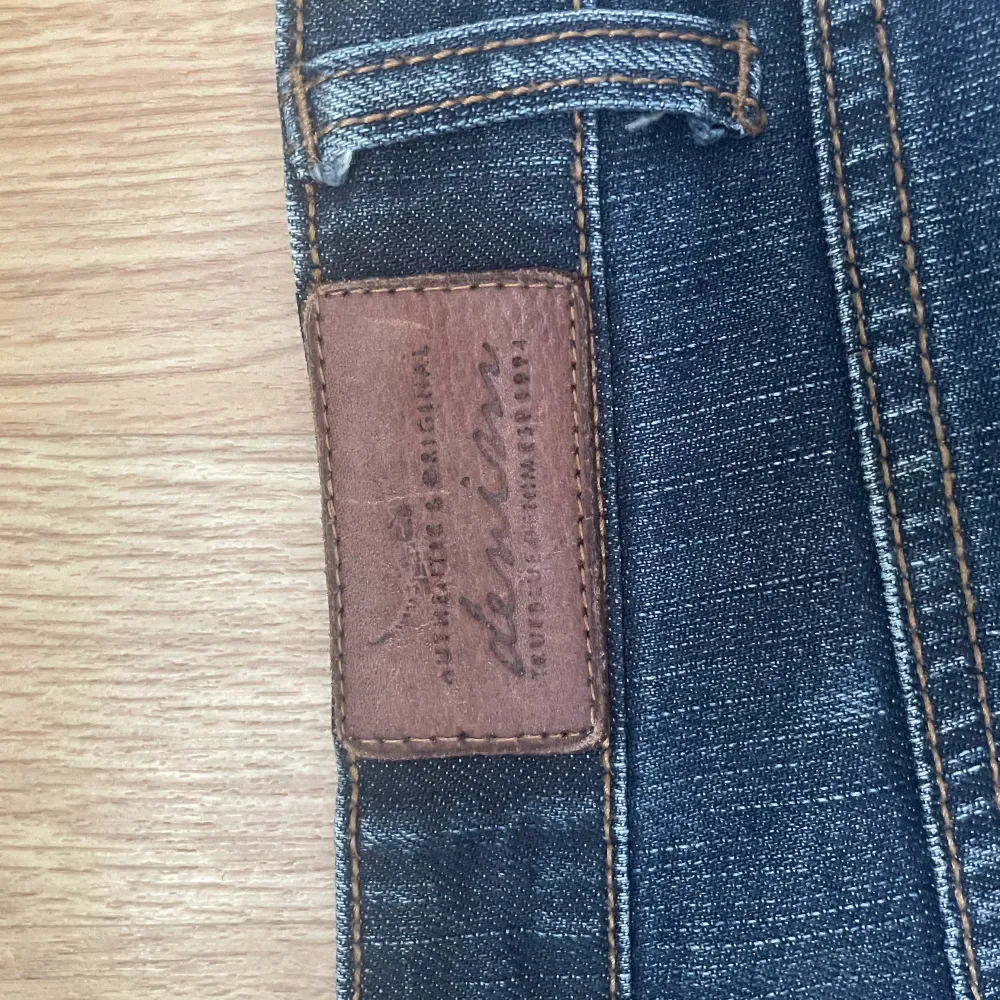 Säljer dessa jättefina låga jeans från märket som står där bak! Aldrig använda bara testade pga inte min stil🩷. Jeans & Byxor.